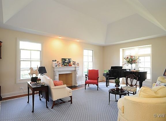 4th image of 1760 W Newport Ct