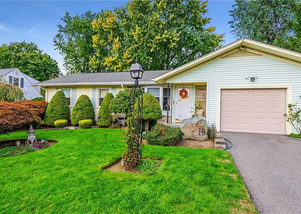 1st image of 19 Redwood Dr