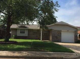 800 Robin Hill Rd, Edmond, OK 73003