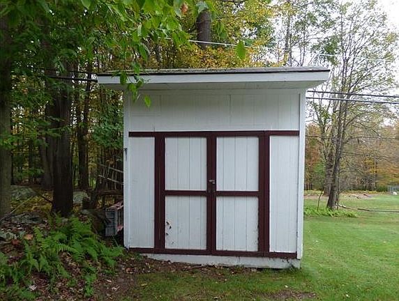 3rd image of 223 Southwoods Dr