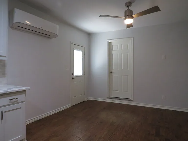 818 Thomas St #1 — Photo 14