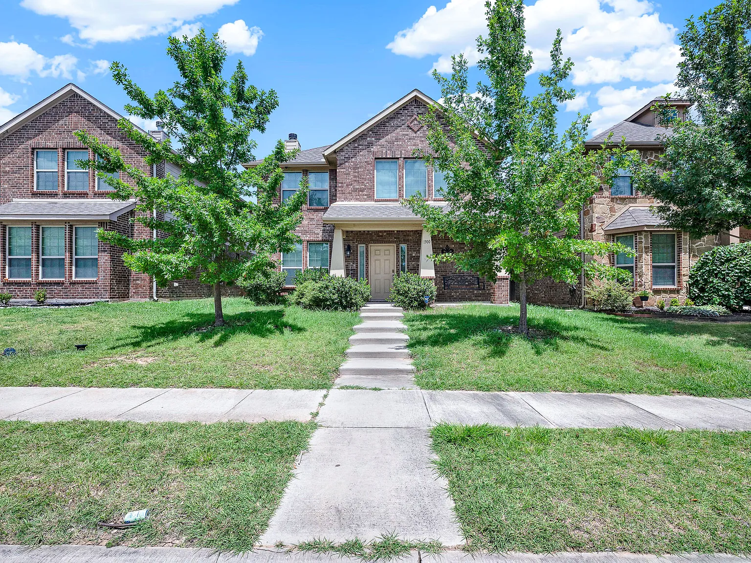 3 bed, 2.5 bath, 1970 sqft, $1,900 — Photo 1