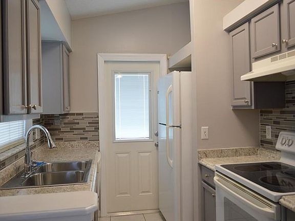 4th image of 866 Vista Palma Way