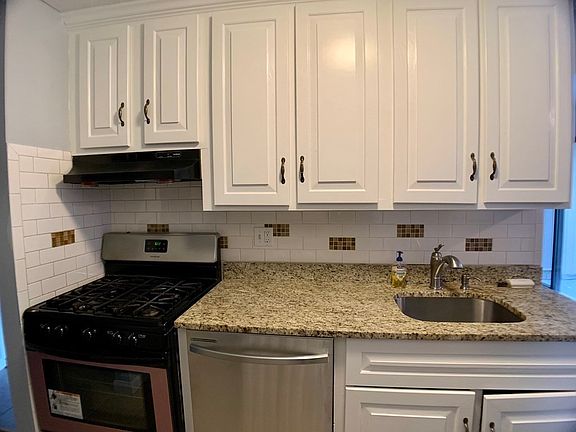 2nd image of 10 Shrewsbury Green Dr Unit B