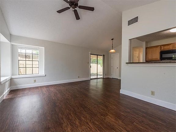4th image of 1004 Fairlawn Cv
