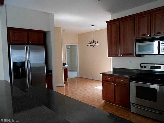 4th image of 301 Peachwood Ct