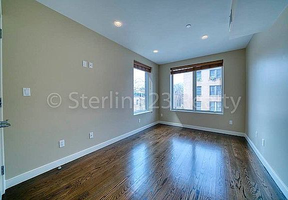 5th image of 27-04 Hoyt Ave S #5C