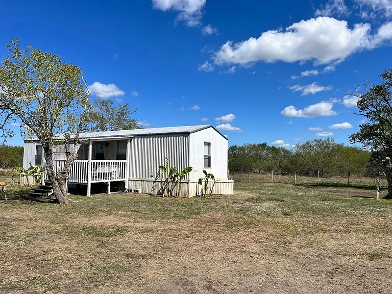 2887 Kemper City Rd W — Photo 2