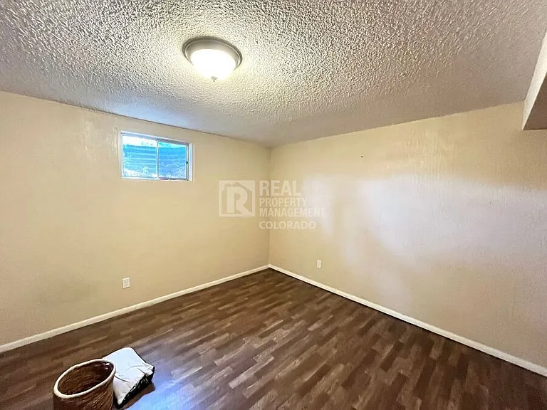 811 Holmes Dr — Photo 17