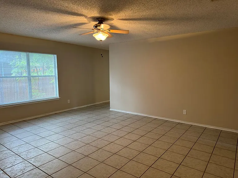 8003 Chestnut Manor Dr — Photo 4