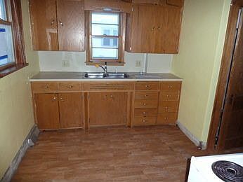 2nd image of 315 2nd St SE