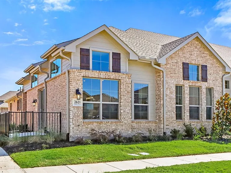 Beautiful corner lot, lots of sunshine and privacy.