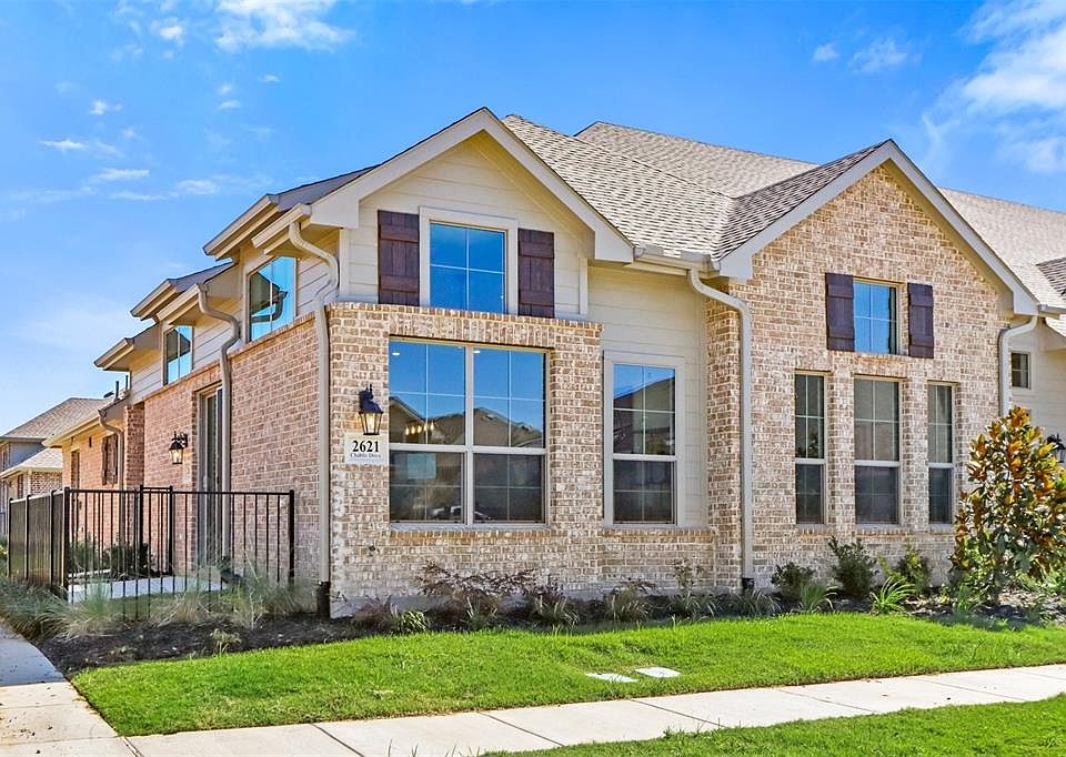 Beautiful corner lot, lots of sunshine and privacy.