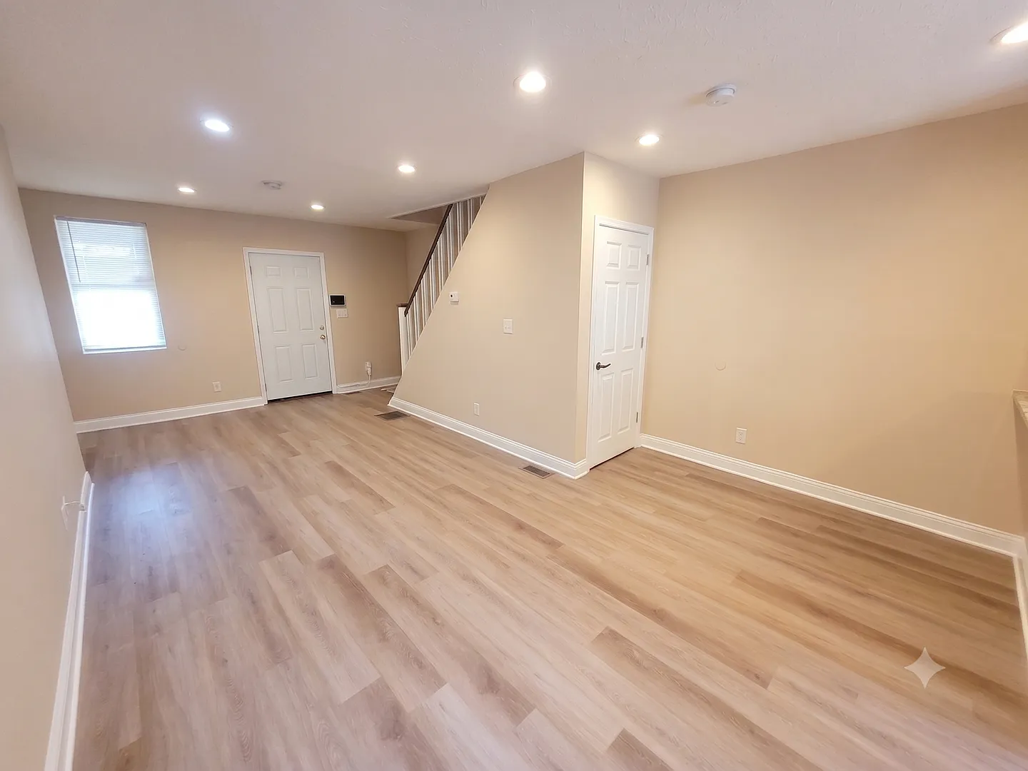 Updated Cozy 3 Bedrooms And 1.5 Bath Home Located In Northeast/Lawncrest — Photo 2