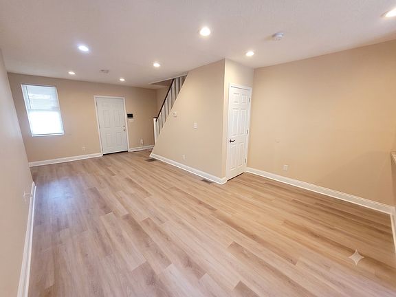 2nd image of 5951 Elsinore St