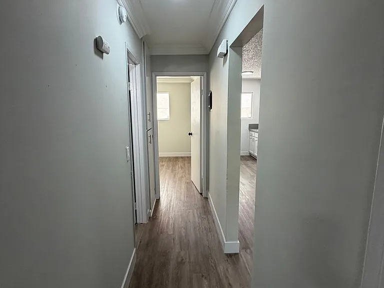 926 W 84th St — Photo 10