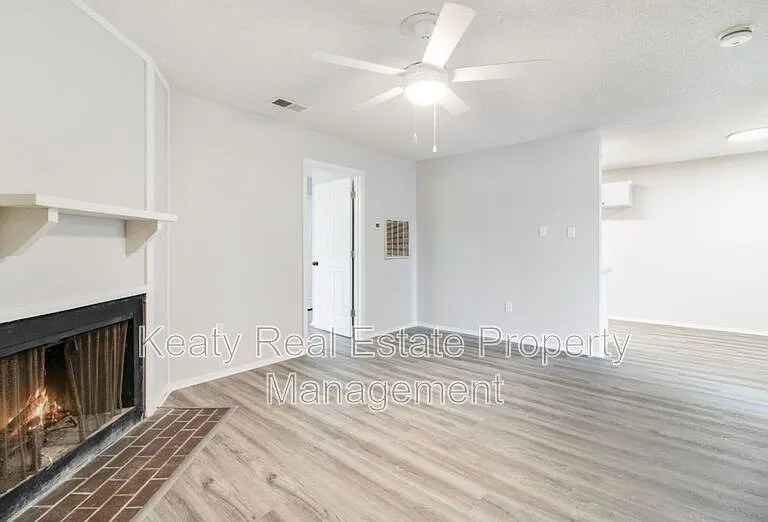107 Meudon St #D — Photo 1