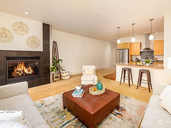 3rd image of 2920 Eastlake Avenue E #305