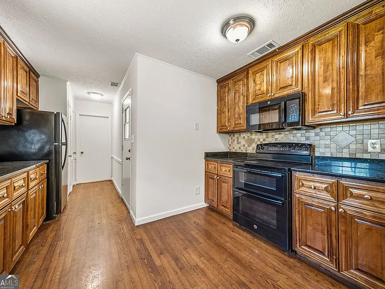 3940 Hubert Dr — Photo 11