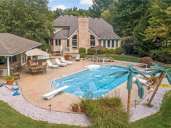 3rd image of 38775 Arbor Ct