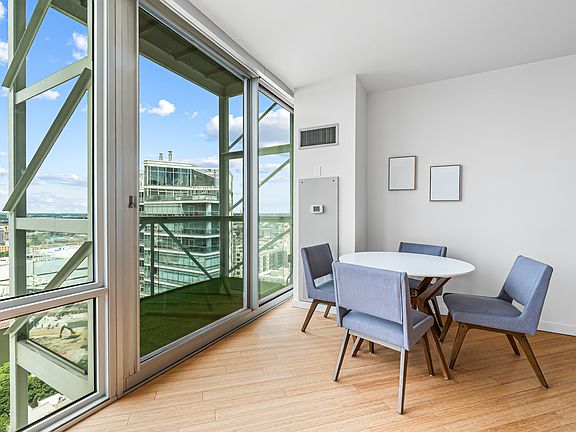 4th image of 653 N Kingsbury St APT 2402