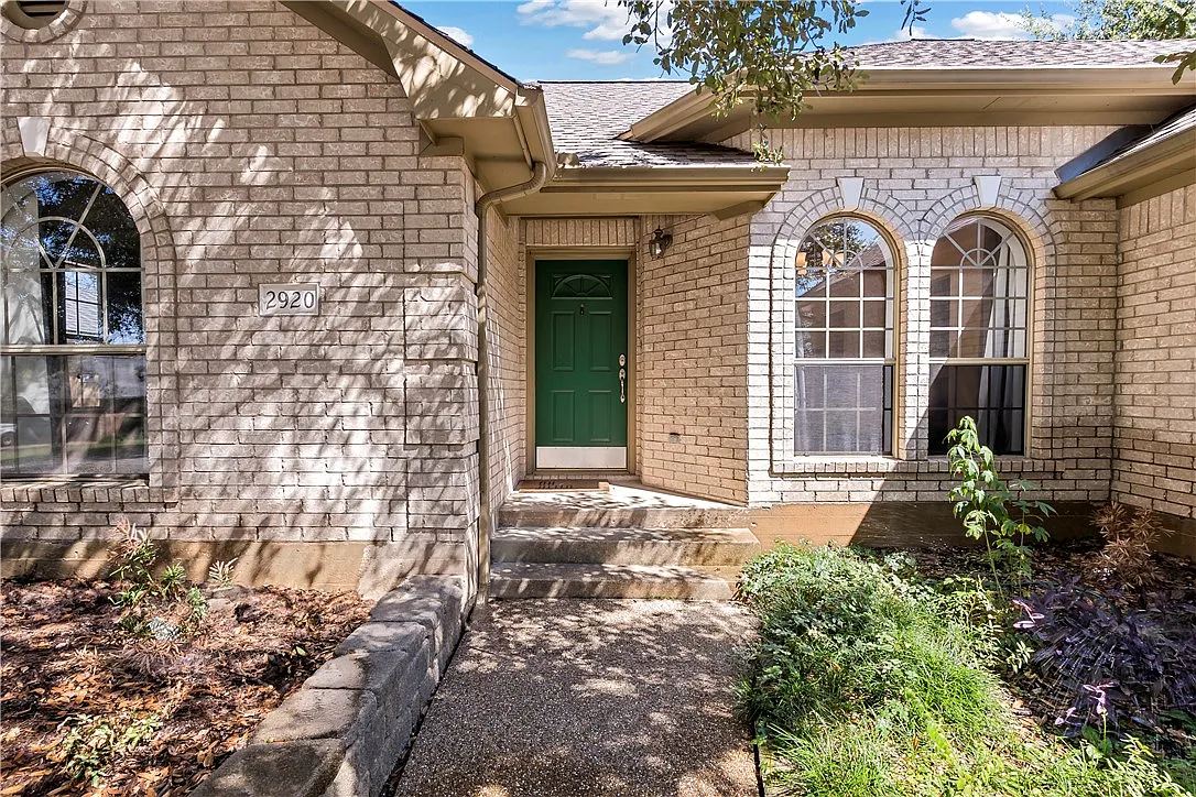 3 bed, 1732 sqft, $2,100 — Photo 3