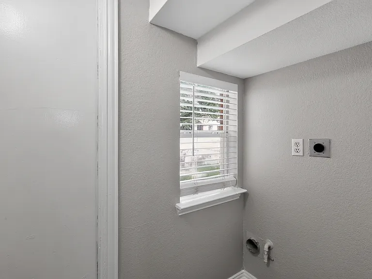 2740 Windswept Ln — Photo 25