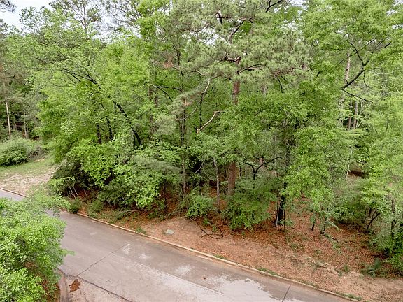 3rd image of 277 Broadmoor Dr