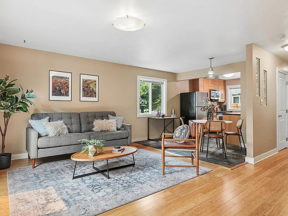 4934-4942 NE 32nd Pl