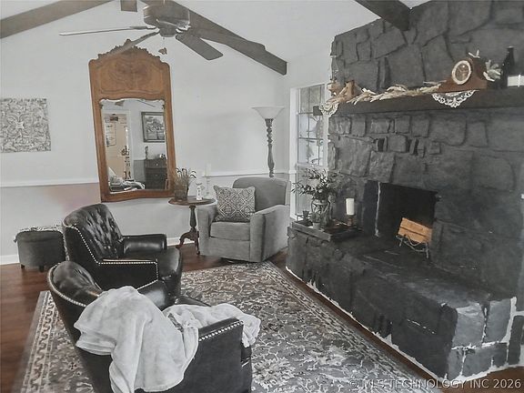 2nd image of 602 S Powell Ave
