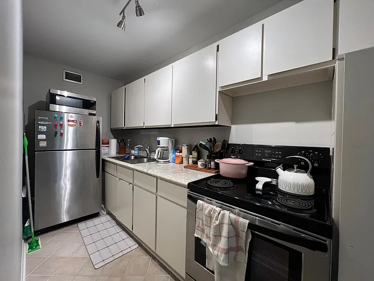 2007 N Sedgwick St #404 — Photo 16