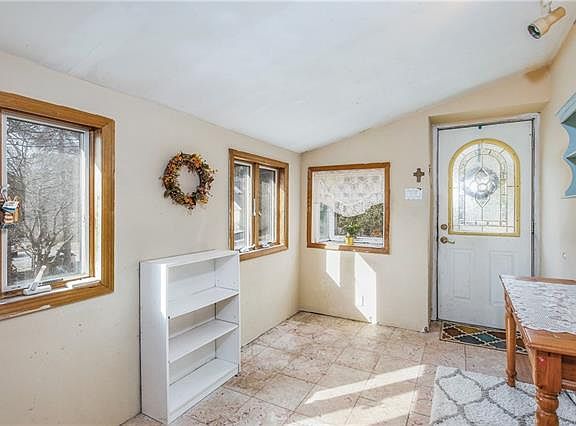 2nd image of 337 Lake Dr