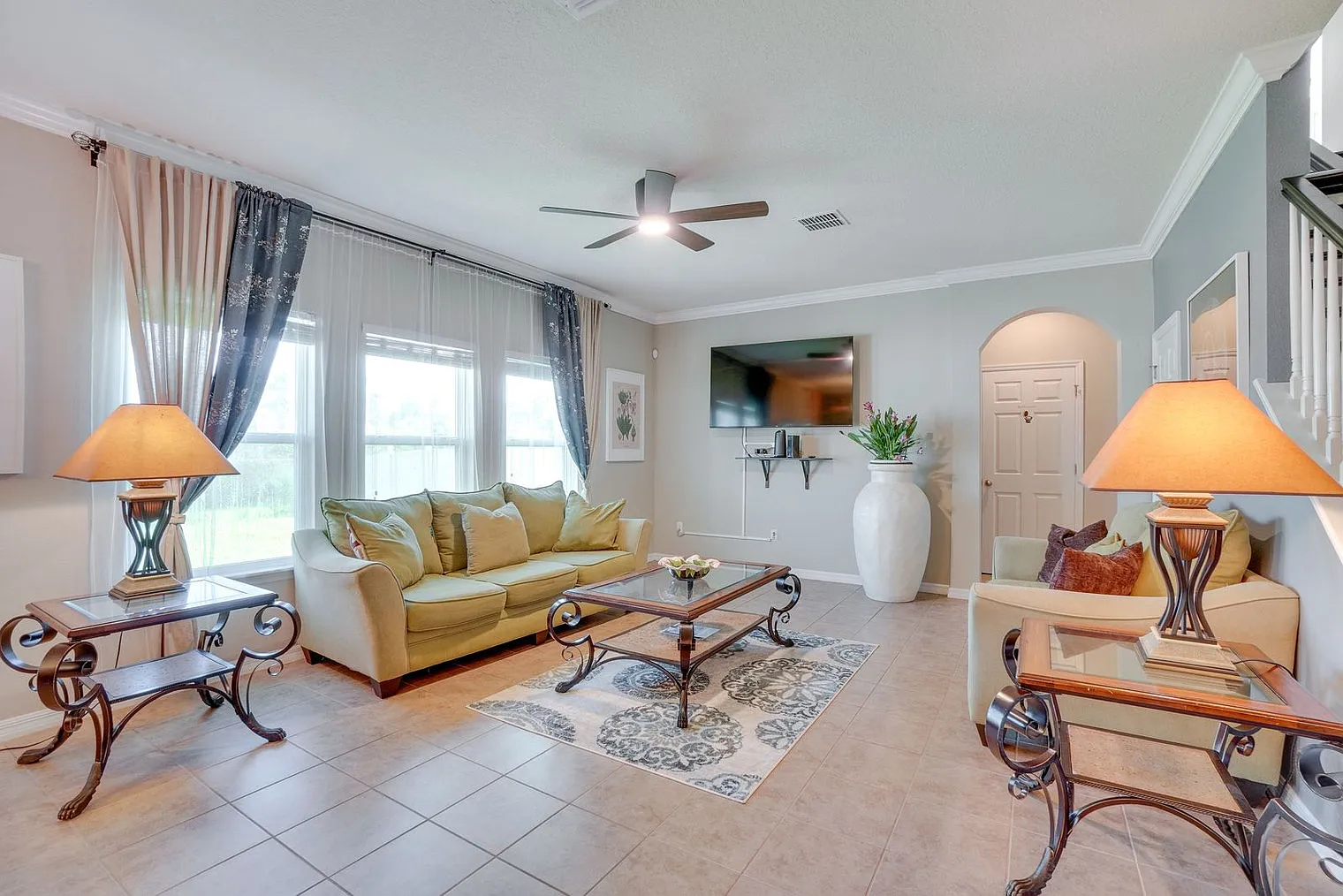 4 bed, 2.0 bath, 2594 sqft, $5,368 — Photo 1