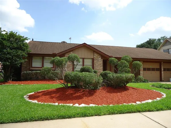 2004 S Palm Ct, Pasadena, TX 77502