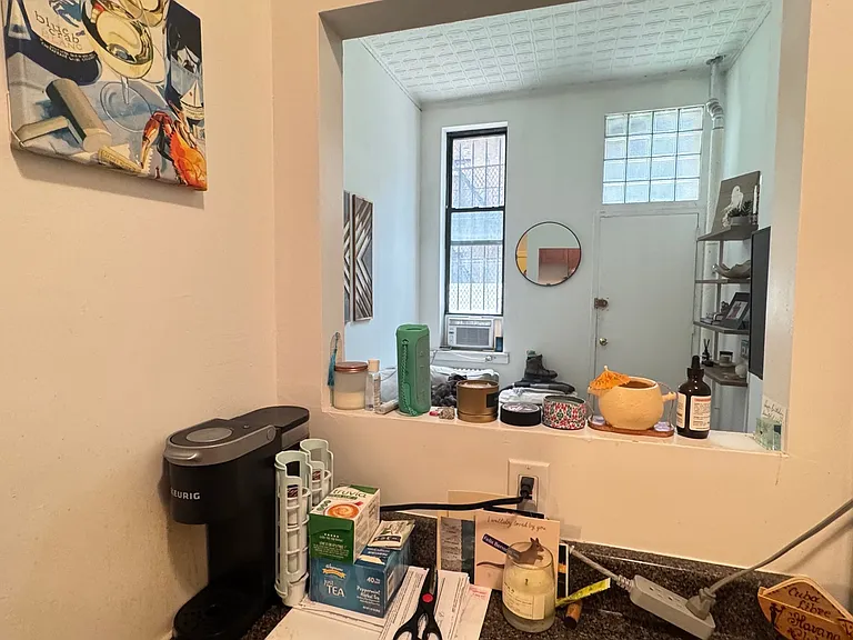 206 E 6th St #1RW — Photo 6