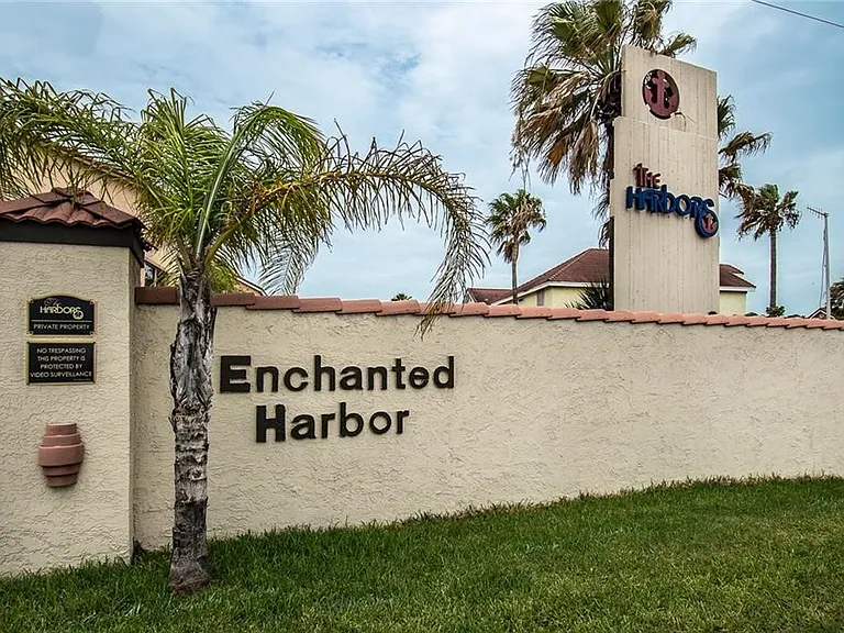 716 Enchanted Hbr — Photo 37