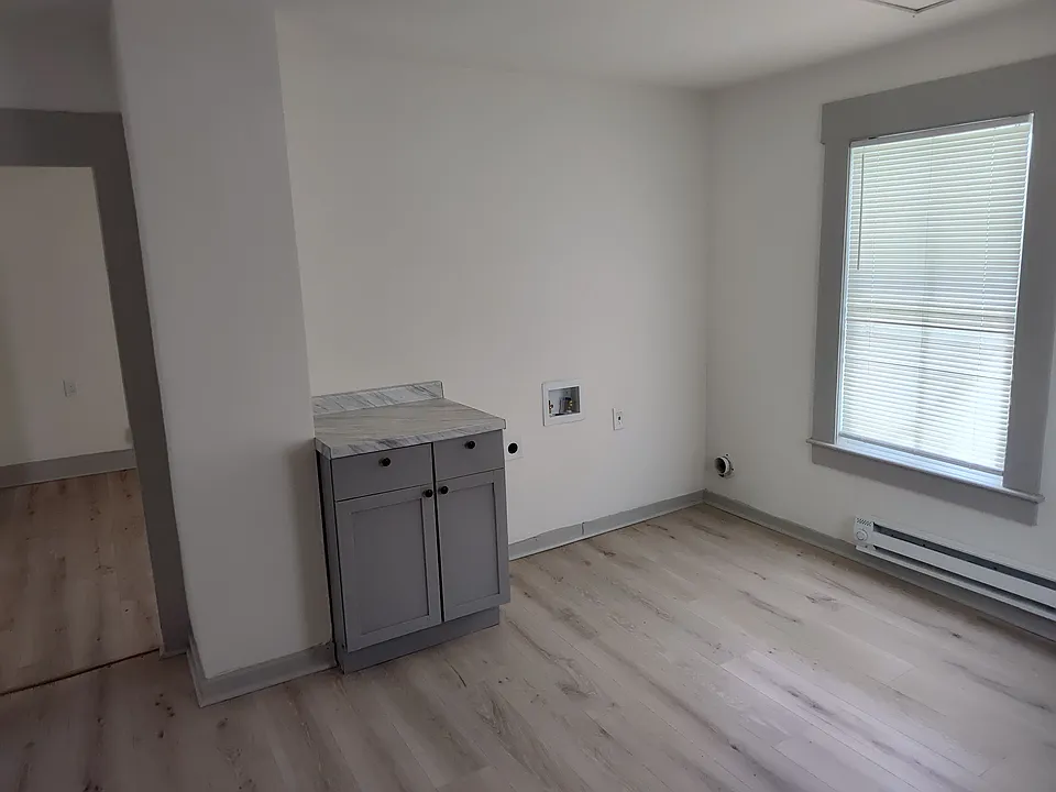 Kitchen/Laundry Hookups
