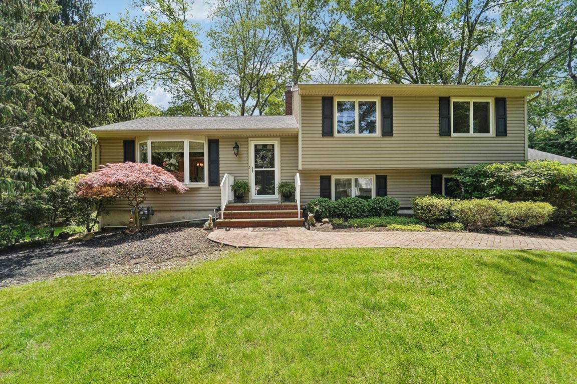 1-print-Fairhaven Dr-0406-001