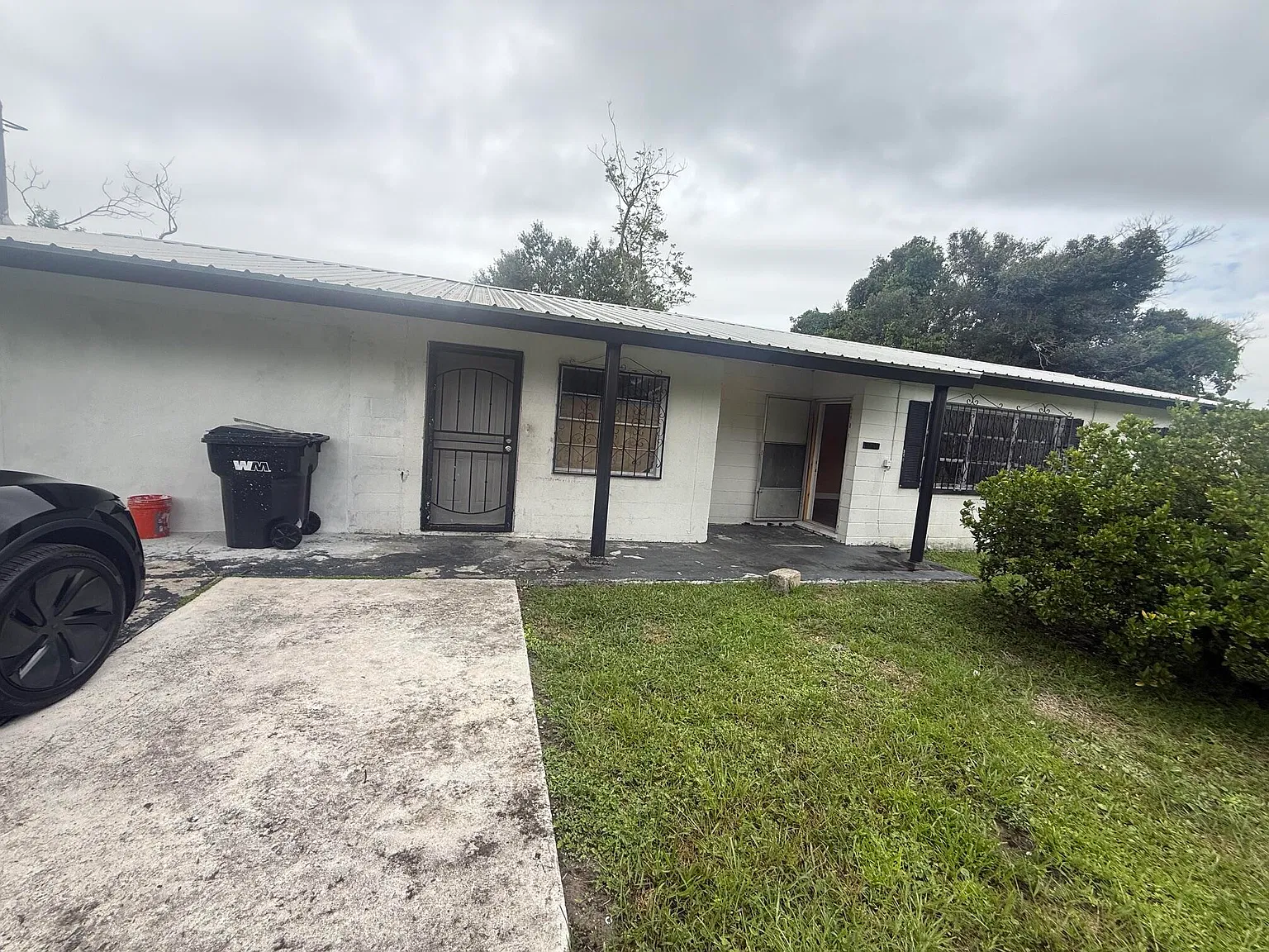 3 bed, 1.0 bath, 1346 sqft, $1,700 — Photo 1