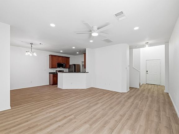 3rd image of 3221 Judge Holland Ln