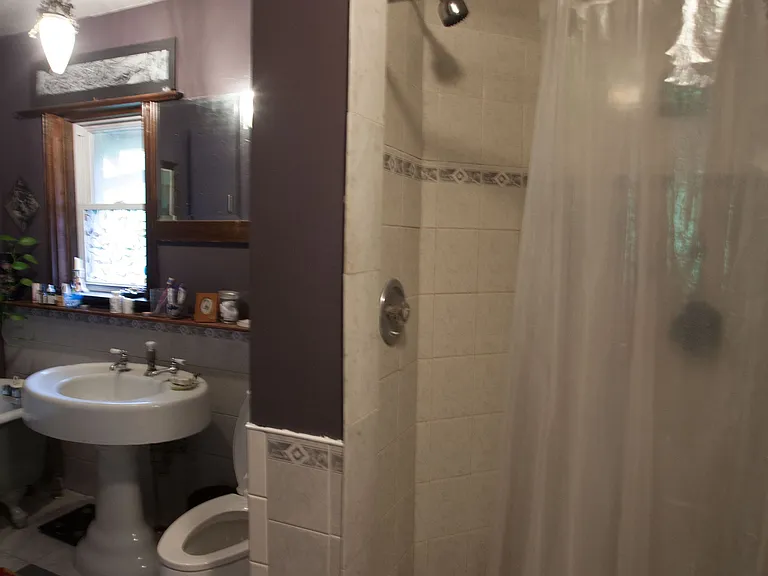 43 Indian Road Cres #2F — Photo 11