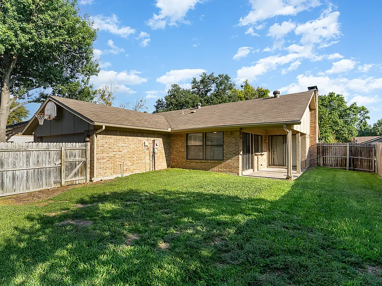 2311 Lawnmeadow Dr — Photo 14