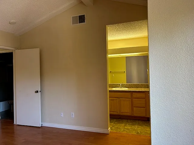 963 Creekside Dr — Photo 7