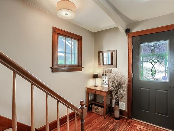 3rd image of 614 Smiley St