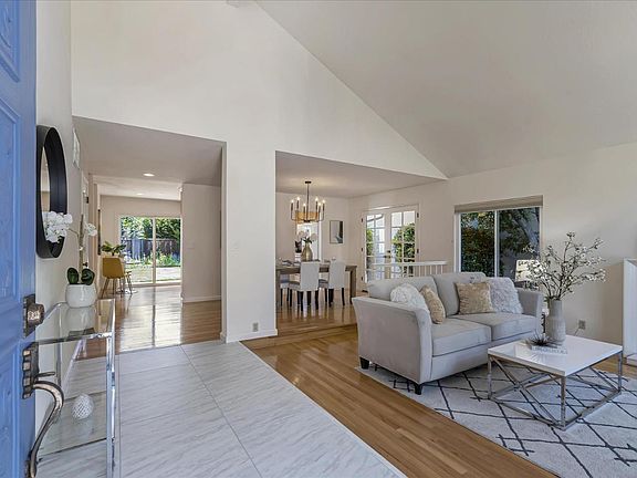 3rd image of 4871 Capistrano Ave