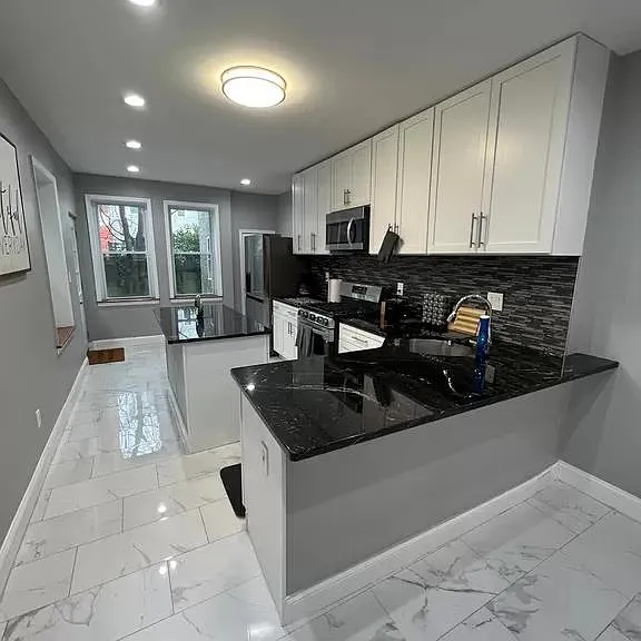2057 N Franklin St — Photo 21