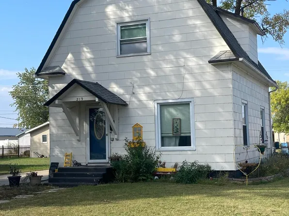 219 W 5th Ave, Milbank, SD 57252