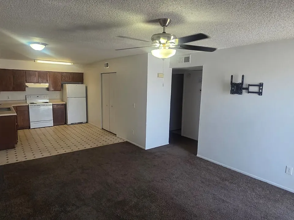 590 W 18th Ave #3