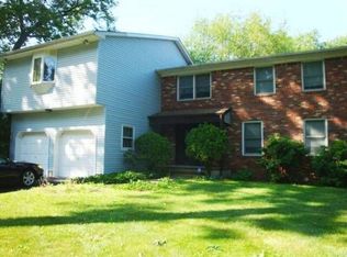 4 Razorback Dr, Hamilton, NJ 08619