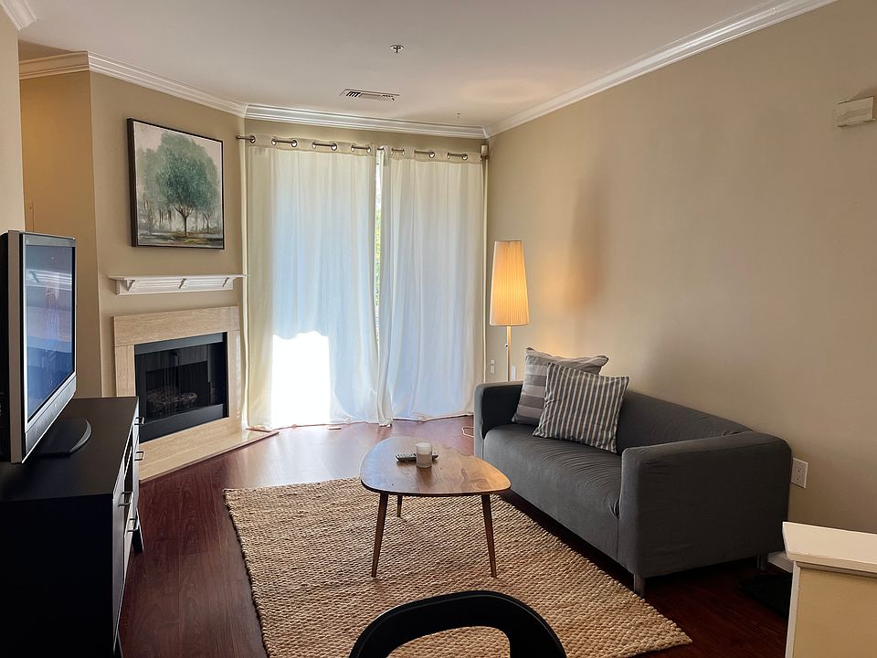 Open concept Living Room and Breakfast area